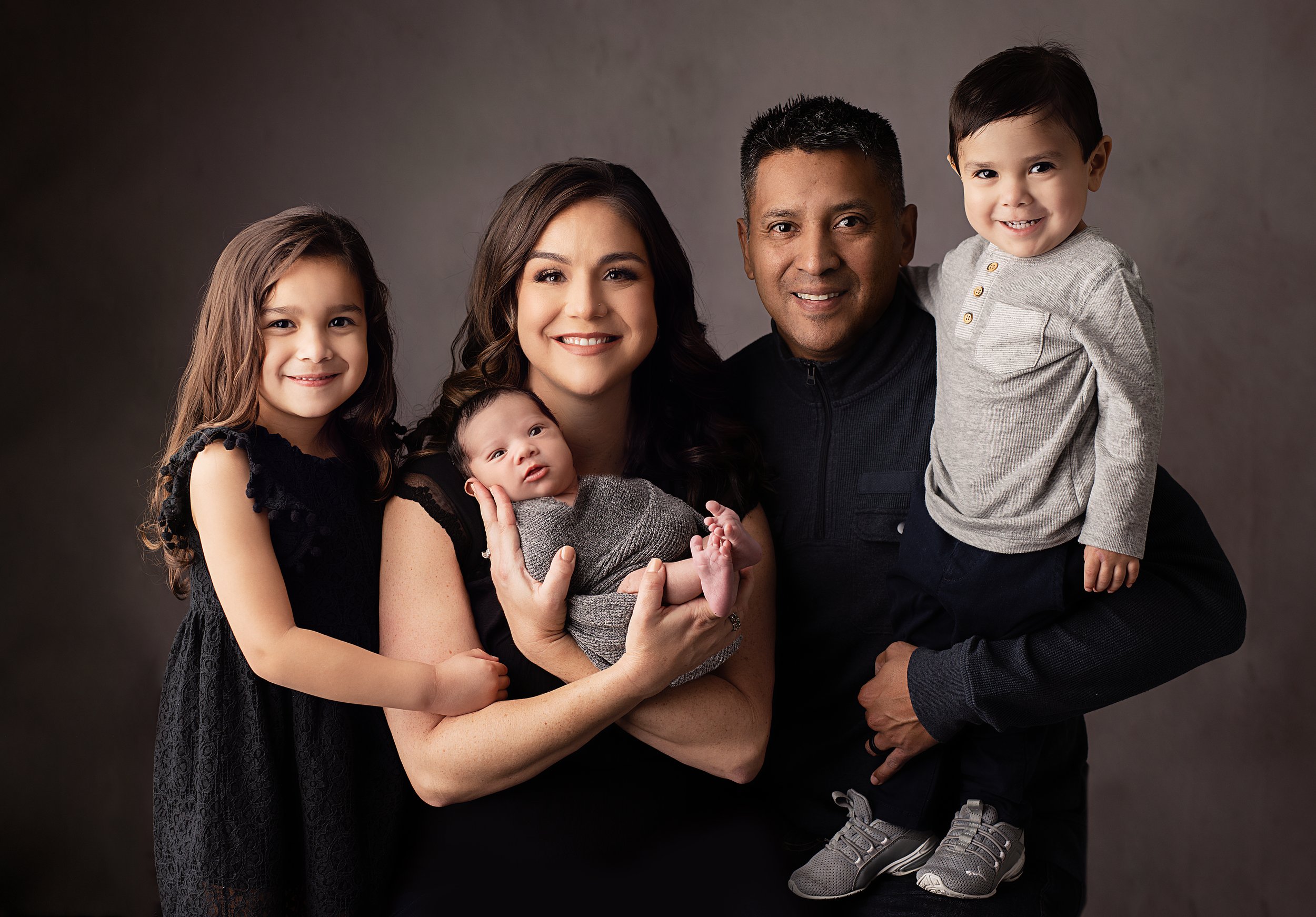 Newborn family session in San Marcos texas